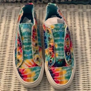 NWOT BLOWFISH Play Tye Dye Sneakers Size 8 BRAND NEW